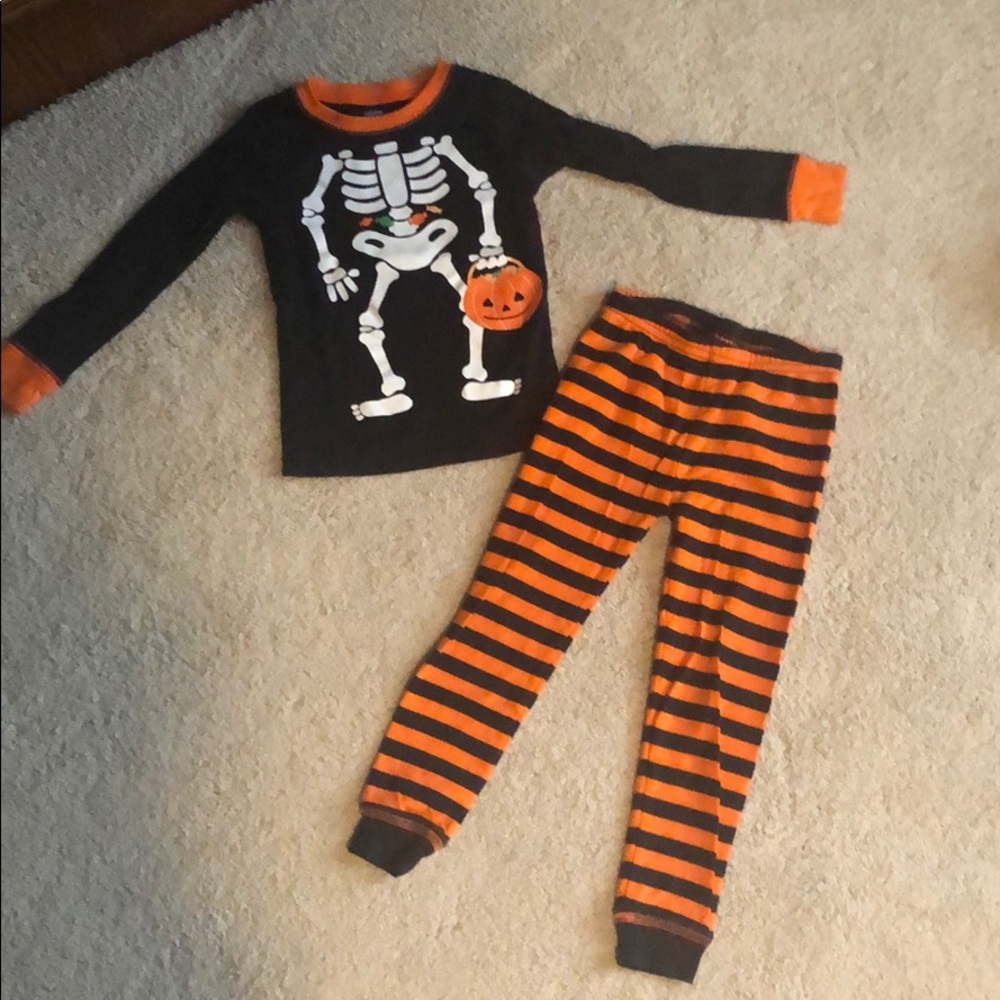 4t Halloween pjs